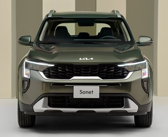 kia sonet front view in green color
