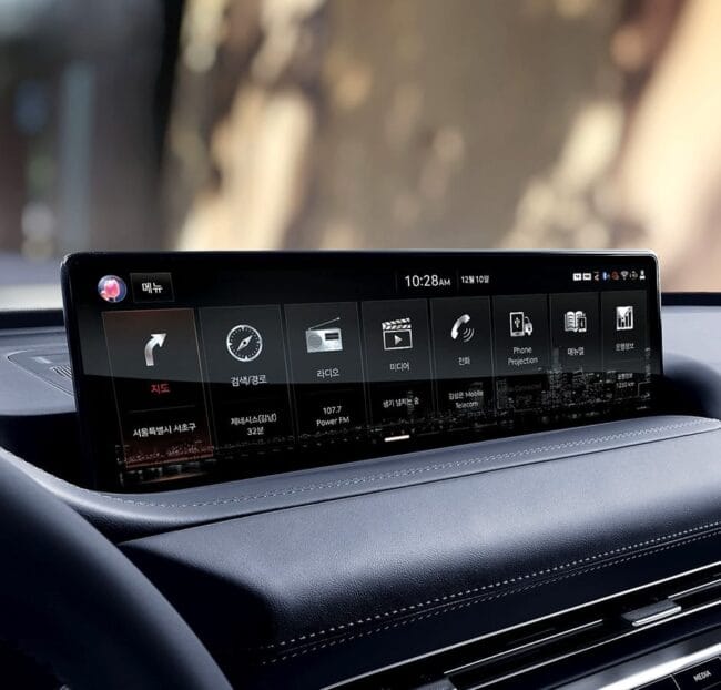 Genesis GV80 Coupe Green Falcon display view