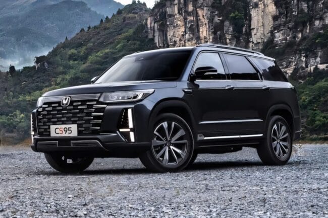 Changan CS95 side view
