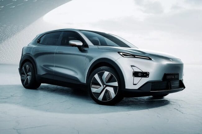 Deepal S05 side view in grey color