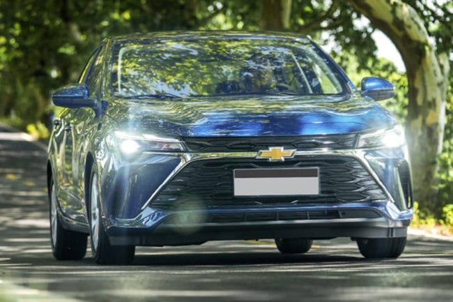 Chevrolet Cruze front view in blue color