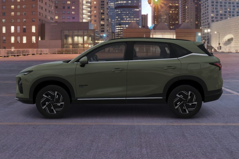 Chevrolet Captiva PHEV side view in green color