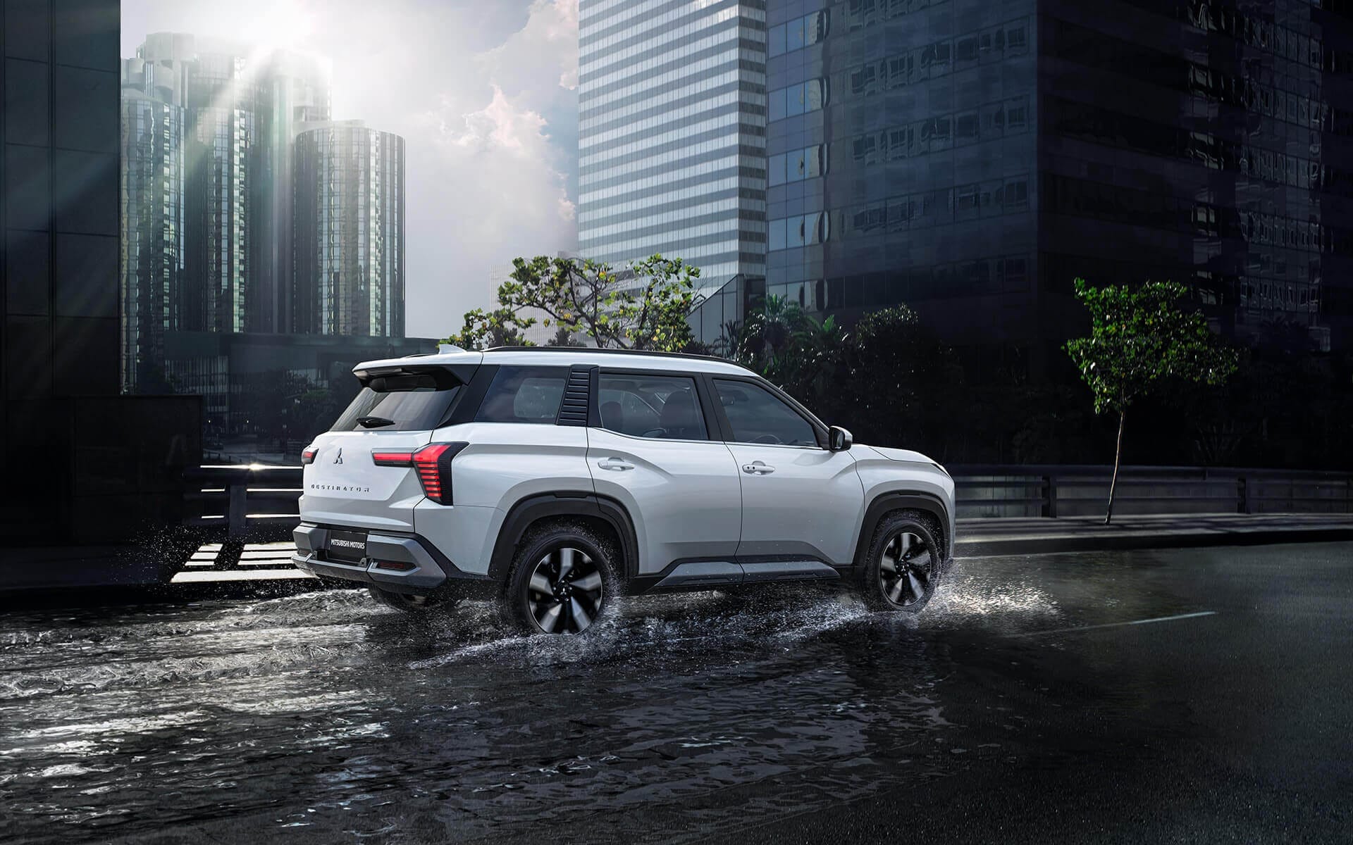 Mitsubishi Destinator Rear Side View