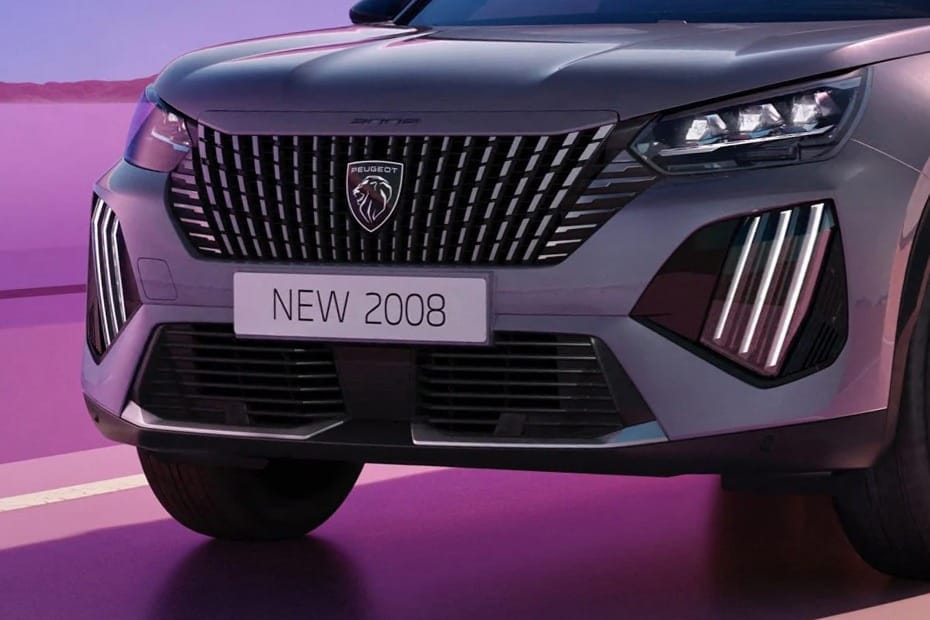 peugeot 2008 front view in grey