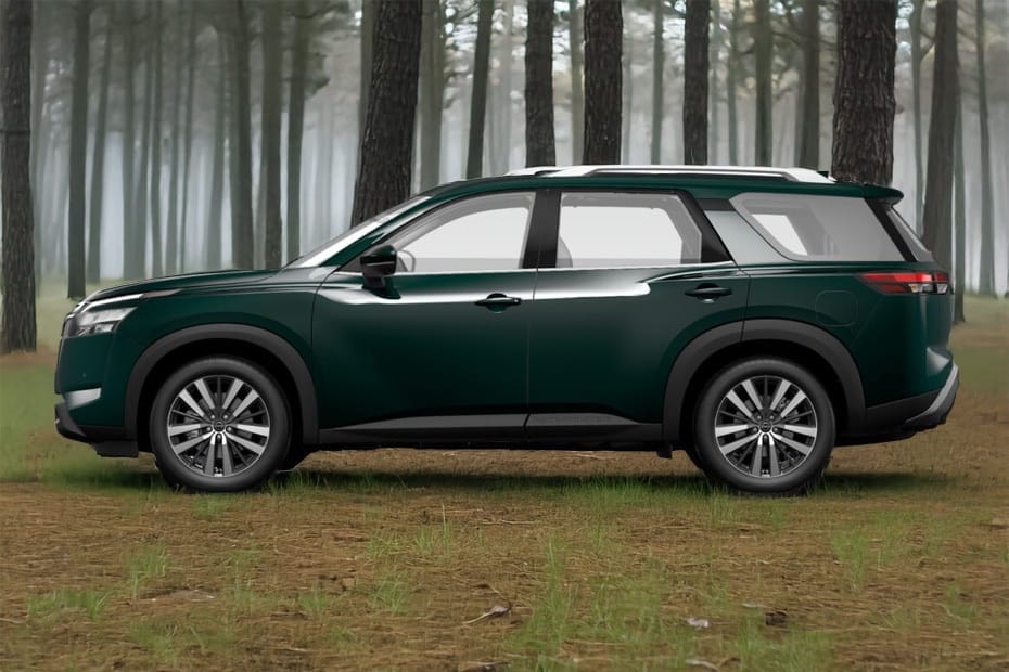 Nissan Pathfinder side view in green color