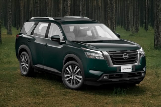 Nissan Pathfinder side view in green color