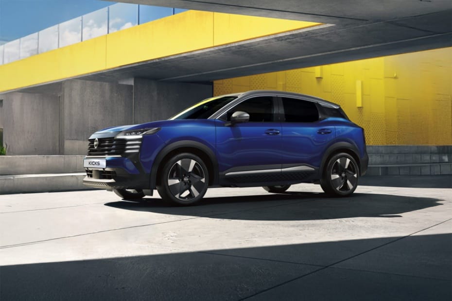 Nissan Kicks side view in blue color