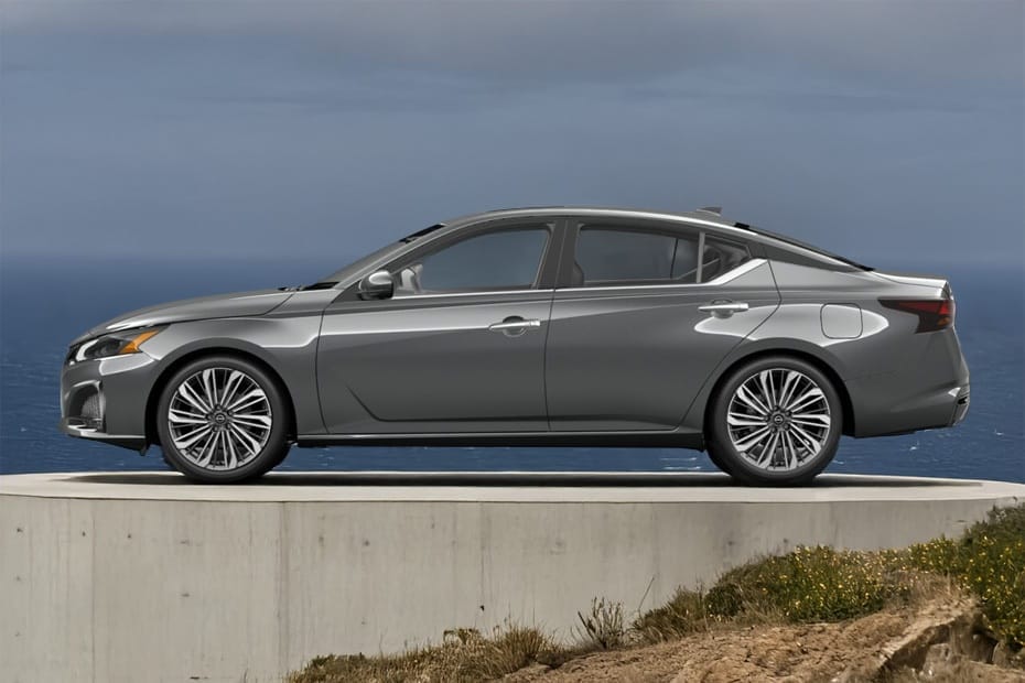 Nissan Altima side view in grey color