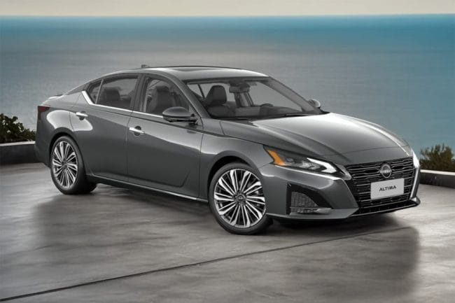 Nissan Altima side view in grey color