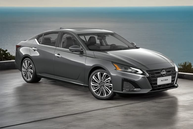 Nissan Altima side view in grey color