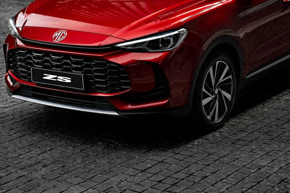 MG ZS front view in red color