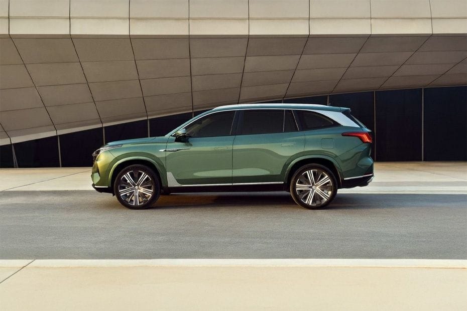 MG RX9 side view in green color