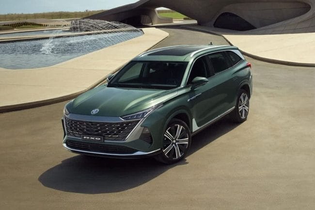 MG RX9 side view in green color