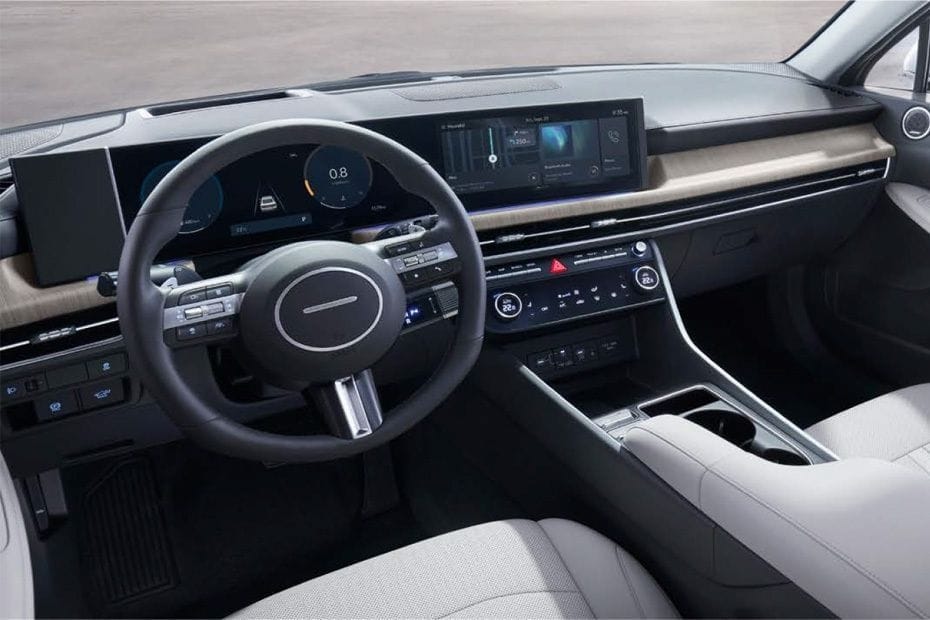 Hyundai Sonata interior view