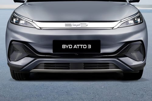 BYD Atto 3 fornt view in blue color