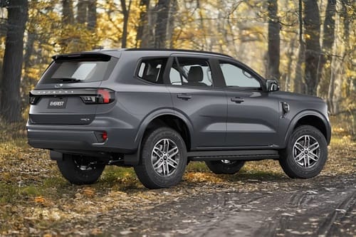 Ford Everest side view in black color