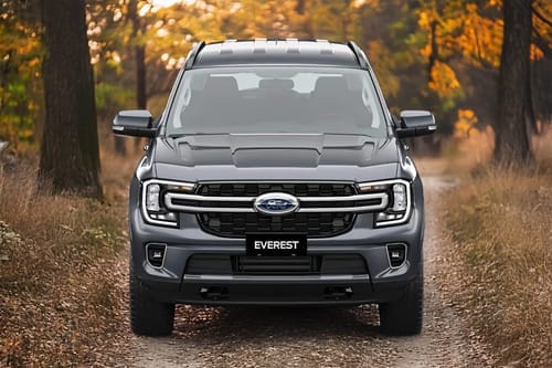 Ford Everest front view in black color
