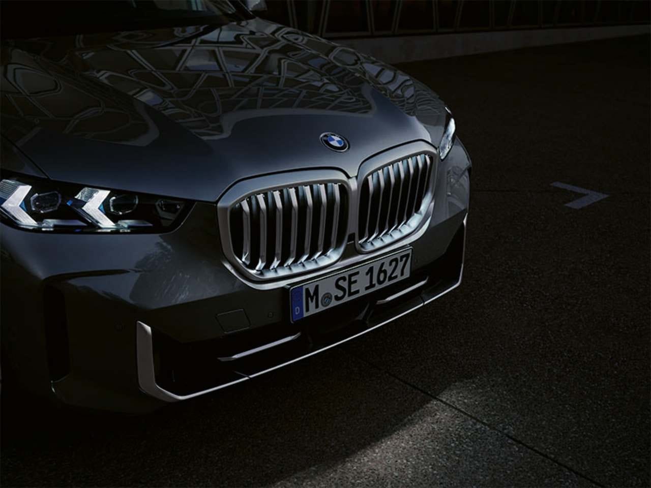 BMW X5 Front Grille View